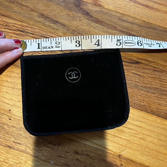 Chanel compact sleeve NWOT - Picture 3 of 5
